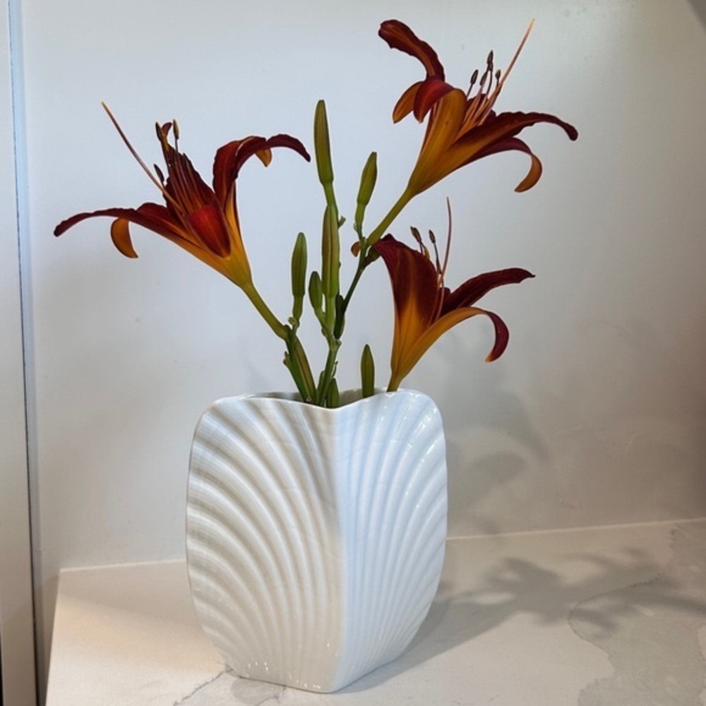 Vintage Heinrich, Germany Villeroy & Boch White, Sea Shell Porcelain Vase